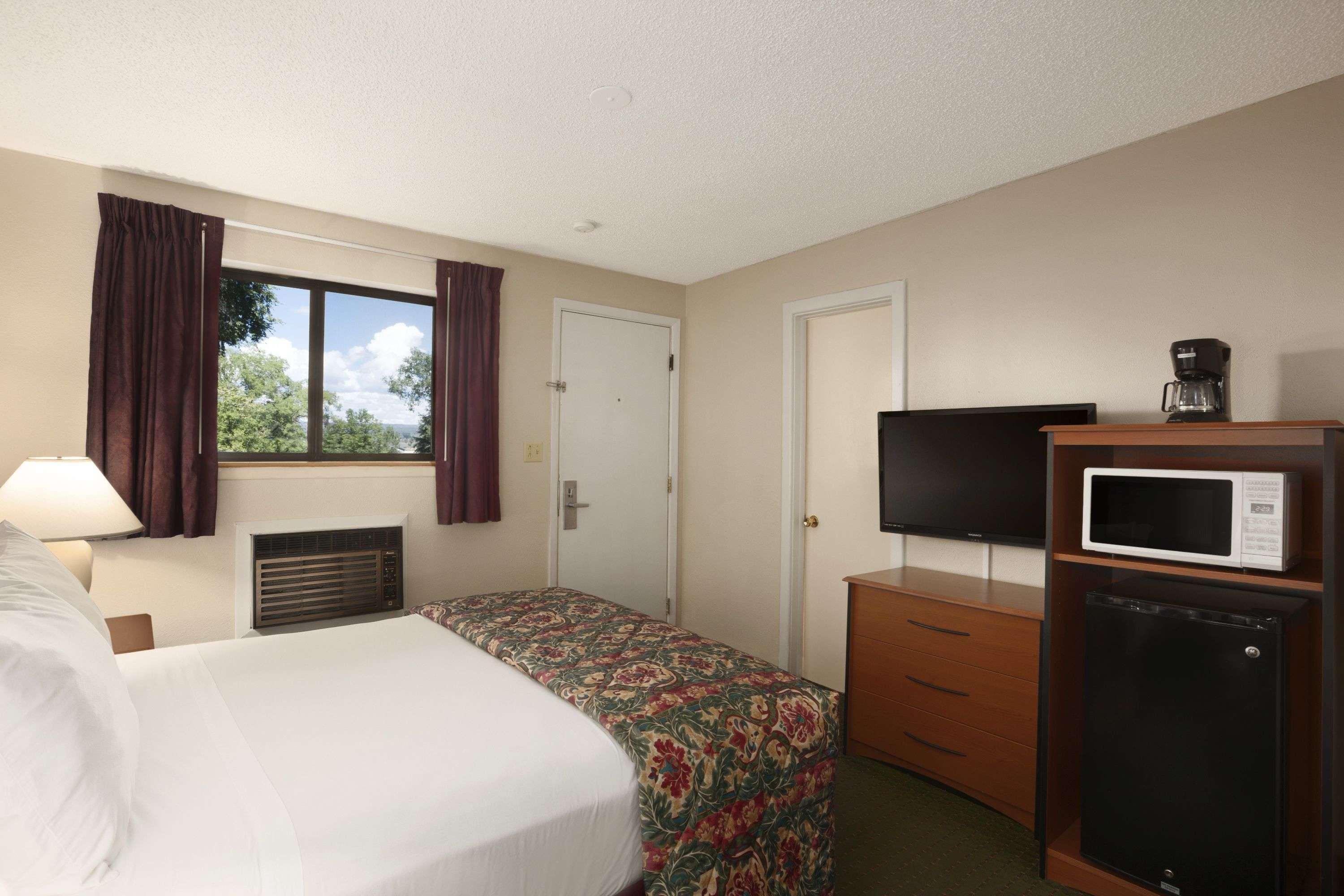 Days Inn By Wyndham Cortez Eksteriør bilde